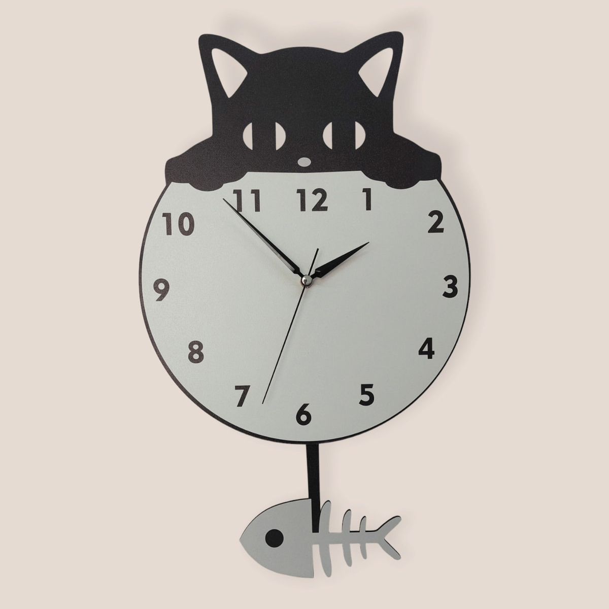 Ahşap Sallanan Sarkaçlı Siyah Kedi Ve Kılçık Duvar Saati Dekor