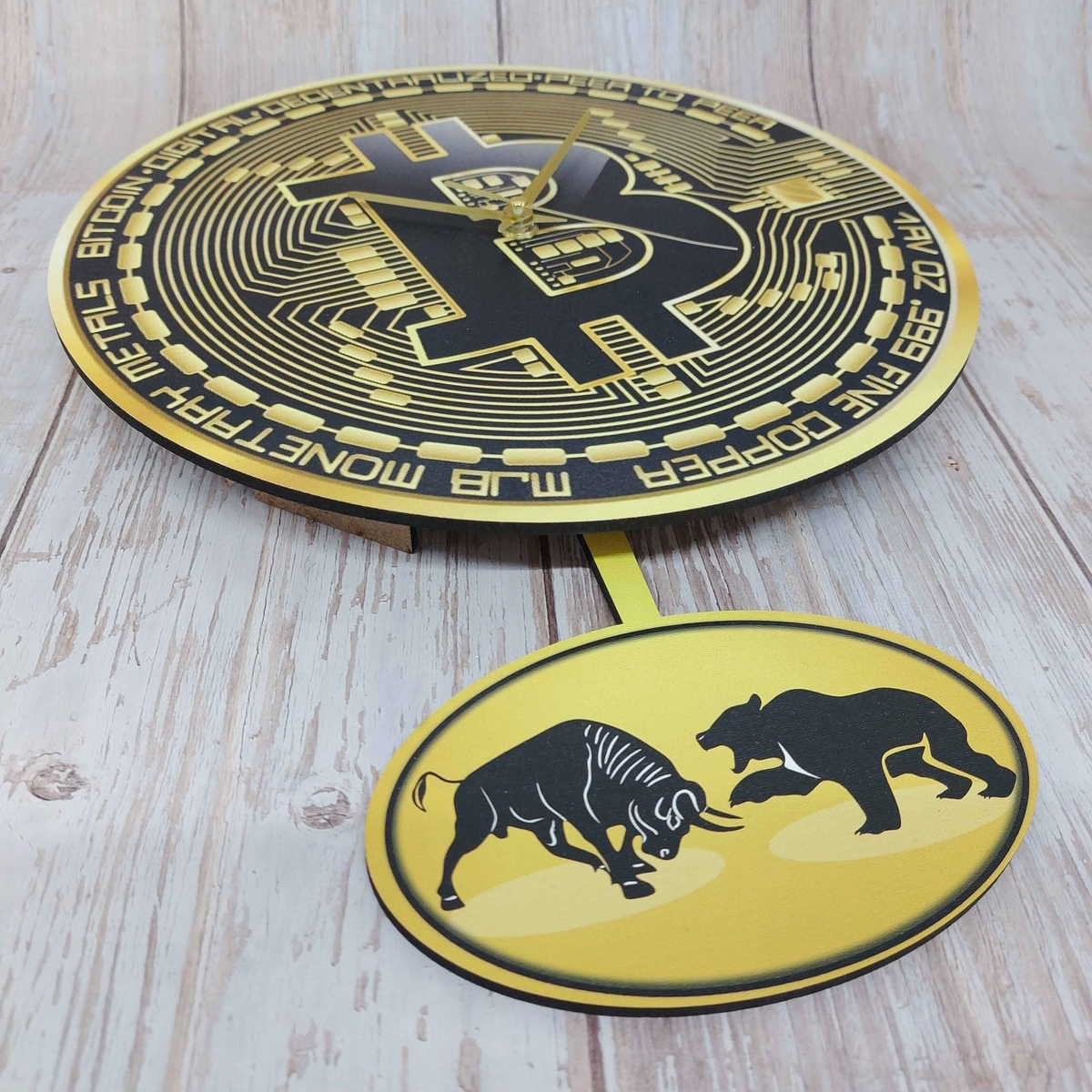 Bitcoin Temalı Sallanan Sarkaçlı Ahşap Duvar Saati Hediye