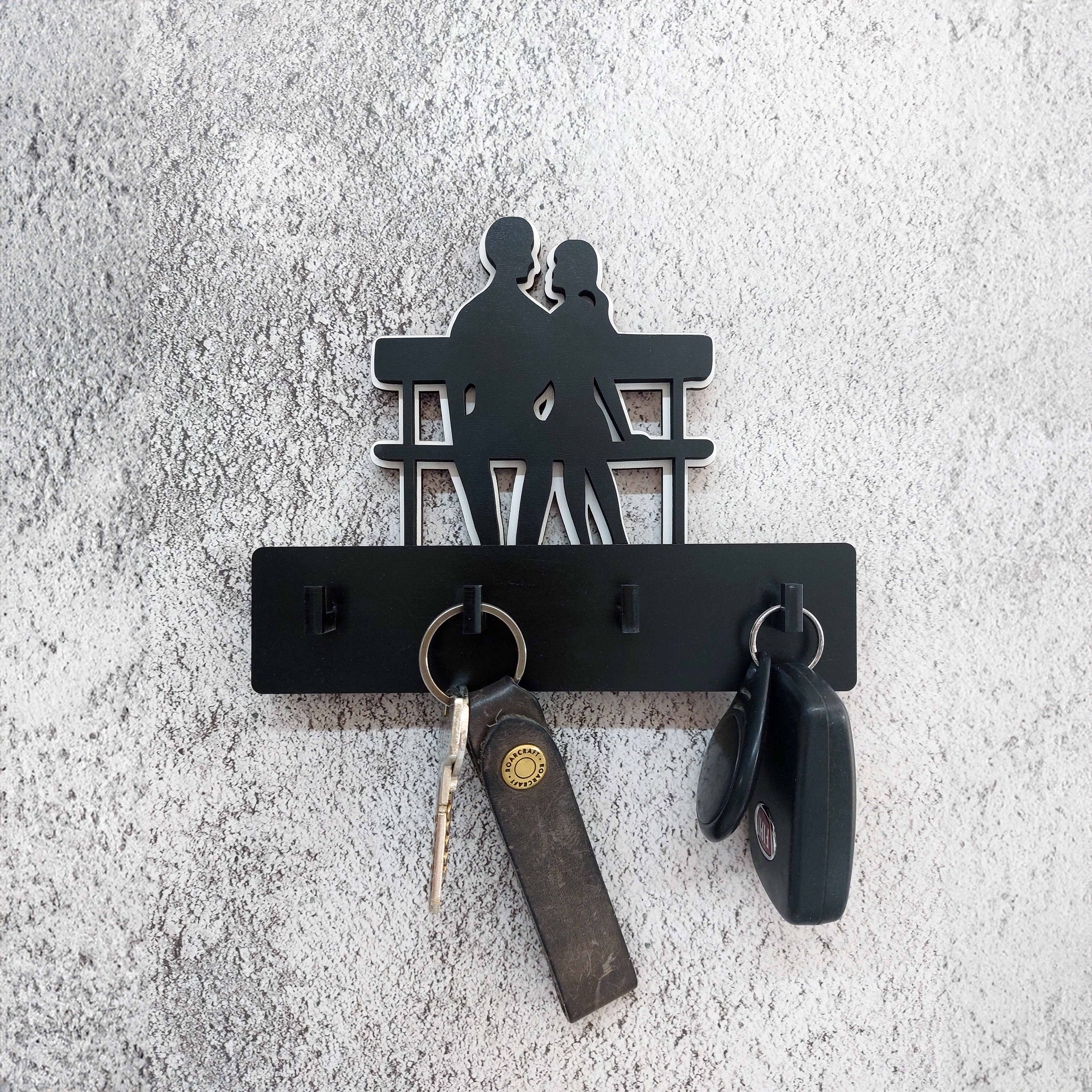 CajuArt Dekoratif Bankta Oturan Sevgili Duvar Askısı Anahtarlık