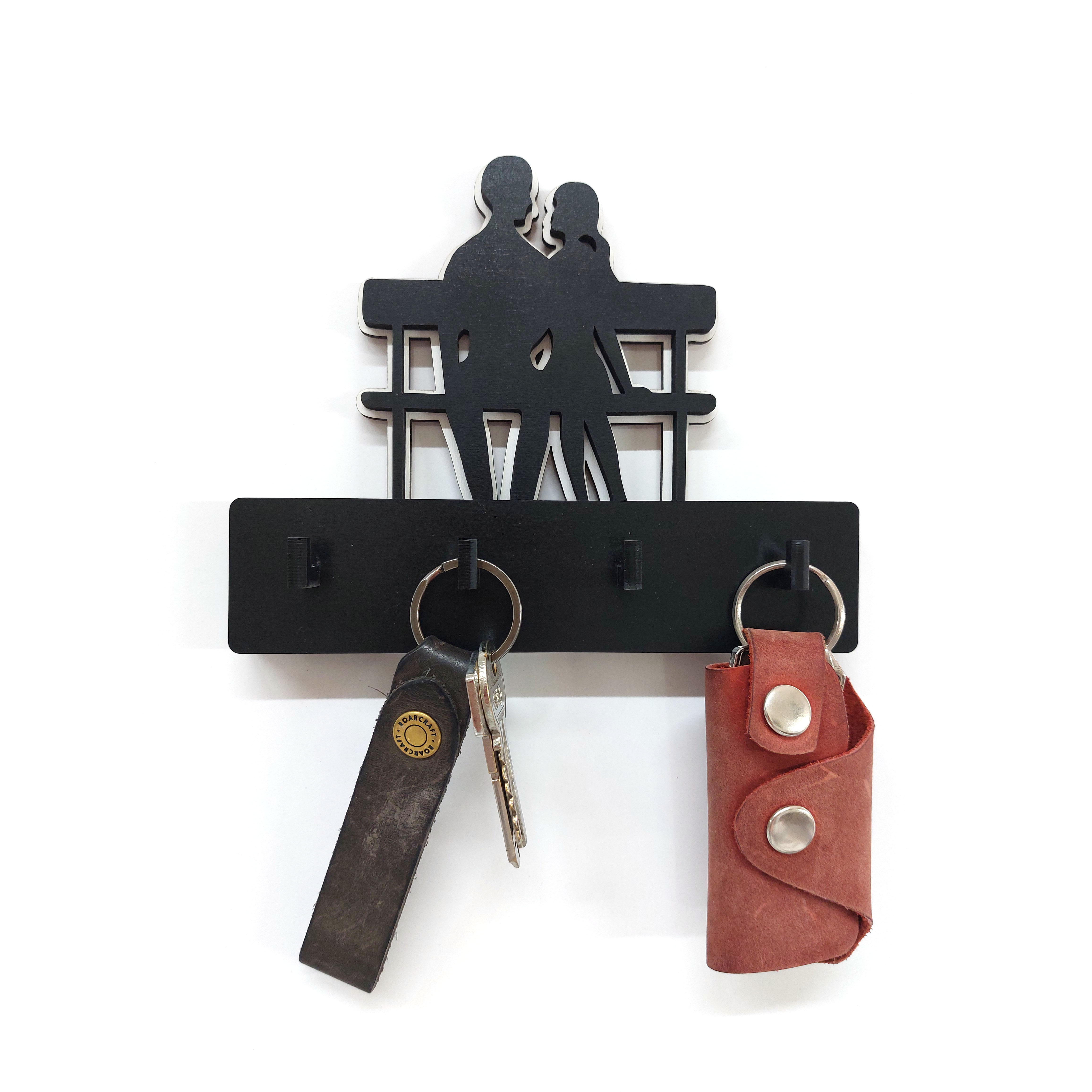 CajuArt Dekoratif Bankta Oturan Sevgili Duvar Askısı Anahtarlık