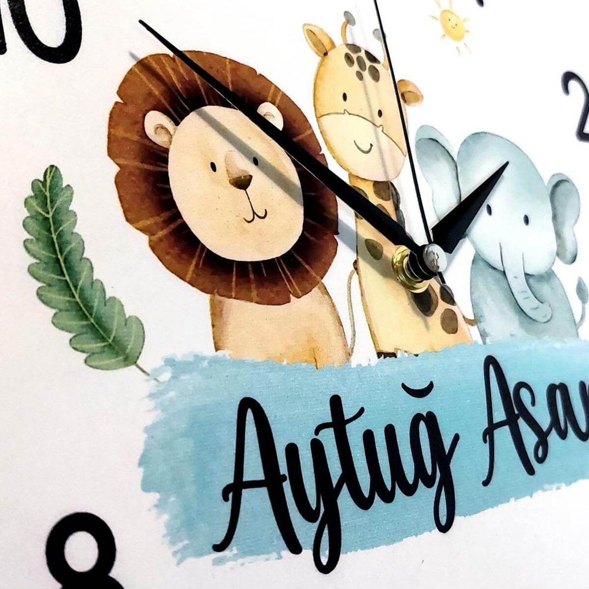 Sevimli Hayvan Figürlü İsme Özel  Çocuk Odası Duvar Saati