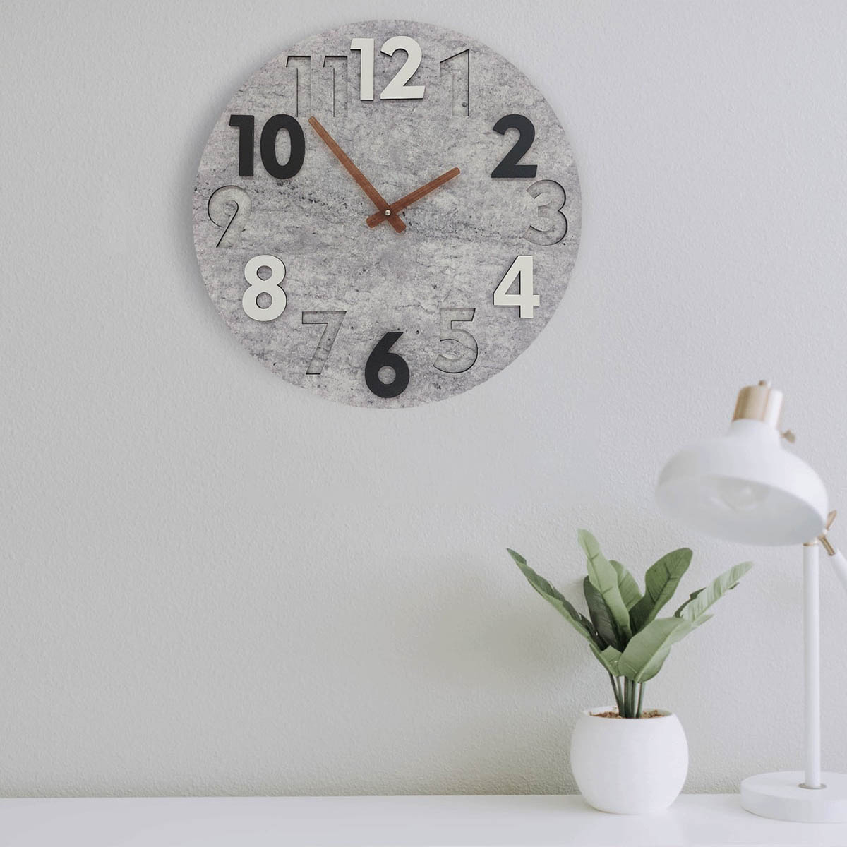 Modern Yuvarlak Siyah Beyaz Kabartma 40 Cm Duvar Saati