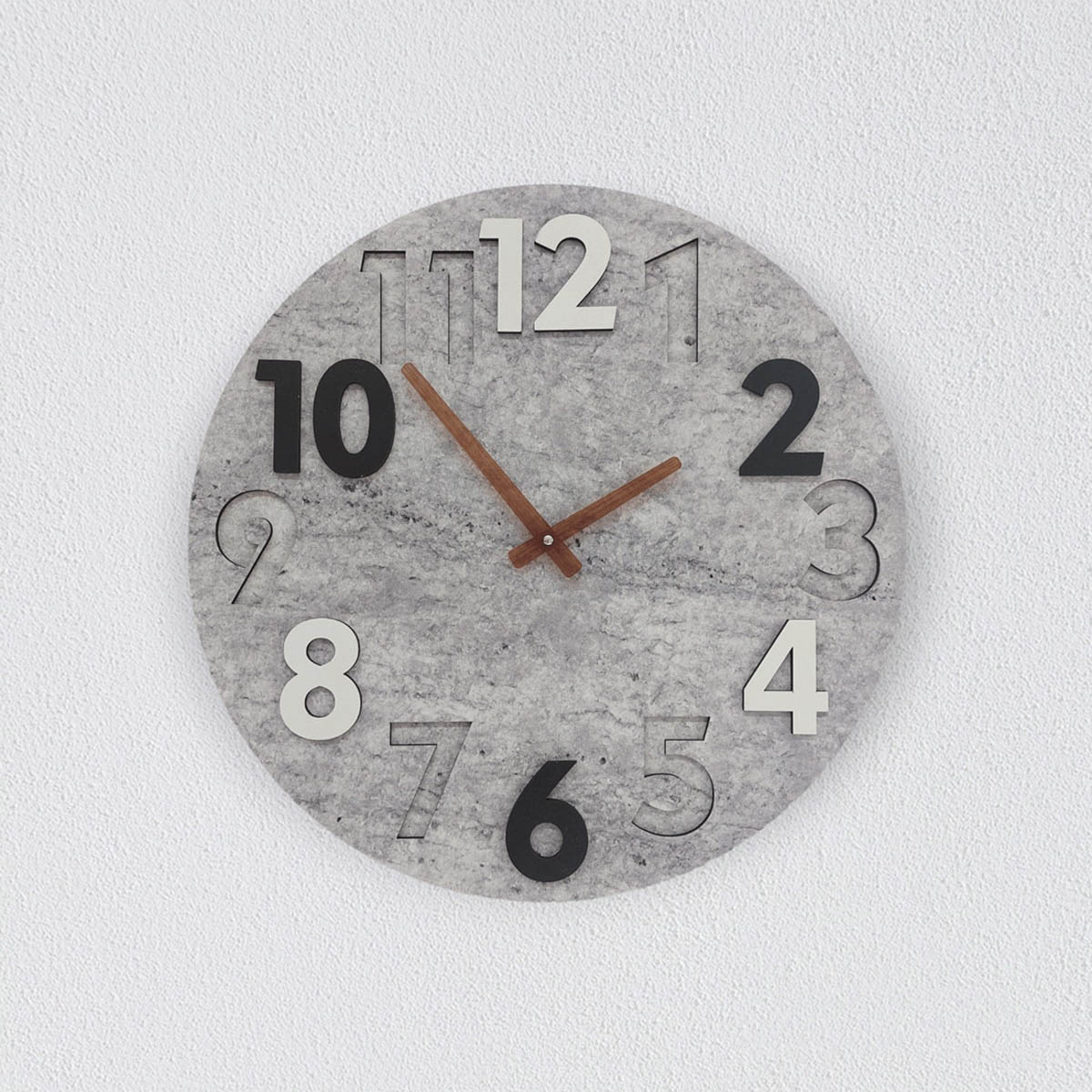 Modern Yuvarlak Siyah Beyaz Kabartma 40 Cm Duvar Saati