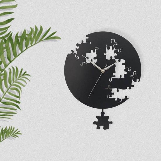 Siyah Puzzle Desenli Modern Sallanan Sarkaçlı Duvar Saati