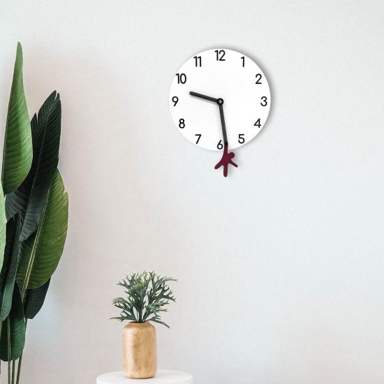 Yelkovandan Sallanan Adam Modern Tasarım Ahşap Duvar Saati